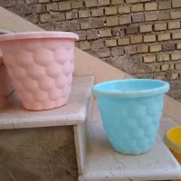 تعدای گلدان سفالی و پلاستیکی سالم و تمیز|گل و گیاه طبیعی|گنبد کاووس, |دیوار