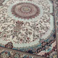 فرش کاملا تمیز با رنگ روشن بدون لک و پارگی 12متری