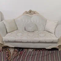 مبل راحتی تمیز به فروش می‌رسد