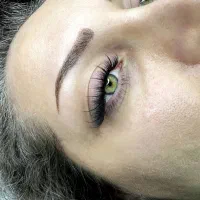 انجام خدمات تخصصی مژه درسالن میریام