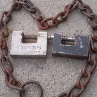 فروش سه عدد قفل کتابی با زنجیر قدیمی بسیار محکم