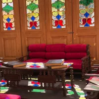 مبل چایچی عتیقه با میز و عسلی بسیار تمیز|مبلمان خانگی و میز عسلی|اصفهان, سنبلستان|دیوار