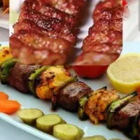 آشپز وکمک آشپز وکارگر وسط کار