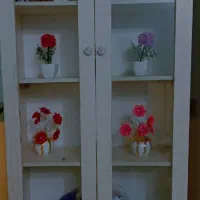 کمد سفید و قهوه ای