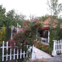 اجاره ویلا باغبادران (باغبهادران)|اجارهٔ کوتاه‌مدت ویلا و باغ|اصفهان, باغ دریاچه|دیوار