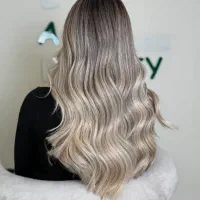 به یک نفر نیروی جوان برای دستیار ارایشگر نیازمندیم