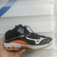 کفش والیبال میزانو