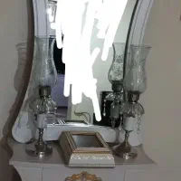 آینه و کنسول و شمعدان و قرآن و جای قرآنی