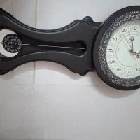 دو عدد ساعت دیواری