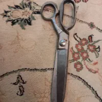 سلام این قیچی تیز وخیلی قدیمیه قیمتش هم توافقیه|لوازم خیاطی و بافتنی|سبزوار, توحیدشهر|دیوار