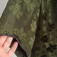 کاملا سالم|لباس|رباط‌کریم, مسکن مهر آبشناسان|دیوار