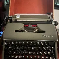 ماشین تایپ آلمانی اولمپیا ۶۰ ساله