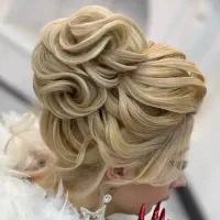 شنیون و میکاپ تخصصی فقط و فقط ۴۰۰|خدمات آرایشگری و زیبایی|بروجرد, |دیوار