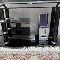 میز تلویزیون شیشه‌ای