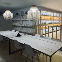 نیرو در کارگاه ظروف سرامیکی