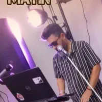 دیجی خواننده و شومن حرفه ای