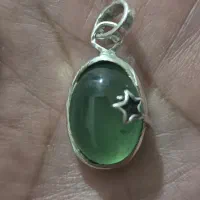 پلاک نقره عیار ۹۲۵ با سنگ عقیق سبز