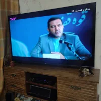 تلویزیون هوشمند جی پلاس 50 به همراه میز تلویزیون|تلویزیون و پروژکتور|پیشوا, |دیوار