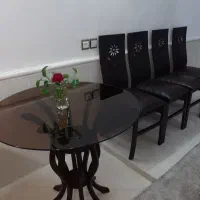 چهار عدد صندلی چوبی