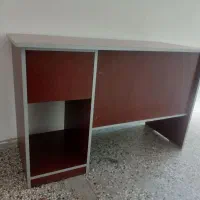میز چوبی در حد نو