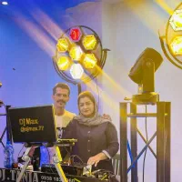 دیجی خانوم و استیج نورپردازی