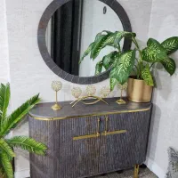 ایینه و کنسول شیک و تمیز