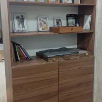 قفسه و میز چوبی