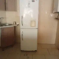 فروش فوری یخچال فریزر سینجر و مبل راحتی 7نفره