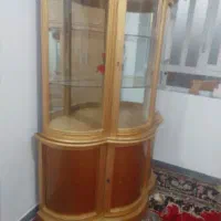 کمد شیشه‌ای