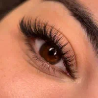 مدل برای انواع خدمات مژه فقط با کمترین هزینه مواد