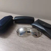 عینک آفتابی و جعبه عینک