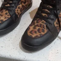 کتونی ساقه بلند  ۲ میلیون|کیف، کفش، کمربند|معمولان, |دیوار