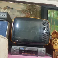 دو تا تلوزیون قدیمی|تلویزیون و پروژکتور|شیراز, کوزه گری|دیوار