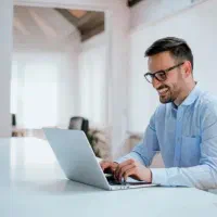 کارآموزی و استخدام