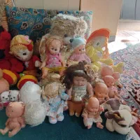 تعداد زیادی انواع عروسک