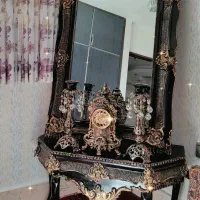 آینه و میز زیبا چوبی