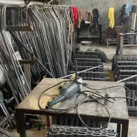 جوشکار تانکر و کارگر ساده