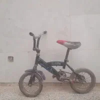 دوچرخه نو|دوچرخه، اسکیت، اسکوتر|نیمروز, |دیوار