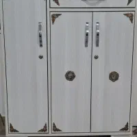 جاکفشی و میز تی وی