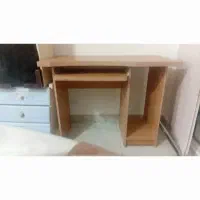 میز تحریر و کامپیوتر