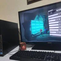 کامپیوتر با مانیتور بزرگ