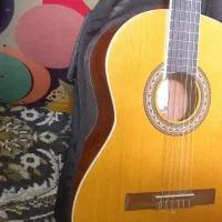 گیتار و کاخن