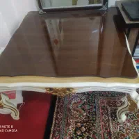 یک عدد میز عسلی بزرگ