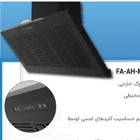 منشی خانم در دفتر شرکت تولیدی
