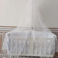 گهواره سالم چرخدار. کنار تخت