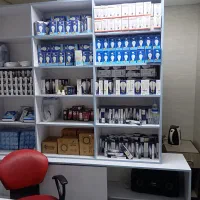 ویترین چوبی مغازه