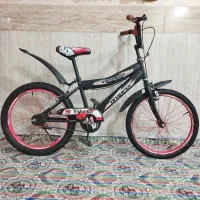 دوچرخه ۲۰ سالم و تمیز لاستیک‌ها ترمزها طوقه سالم