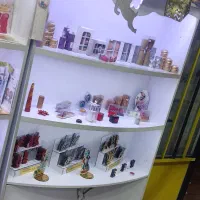 قفسه و ویترین