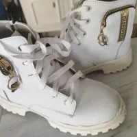 بوت بچگانه ویک جفت بوت زنانه