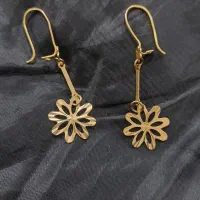 گوشواره صدتومن بالای تابلو